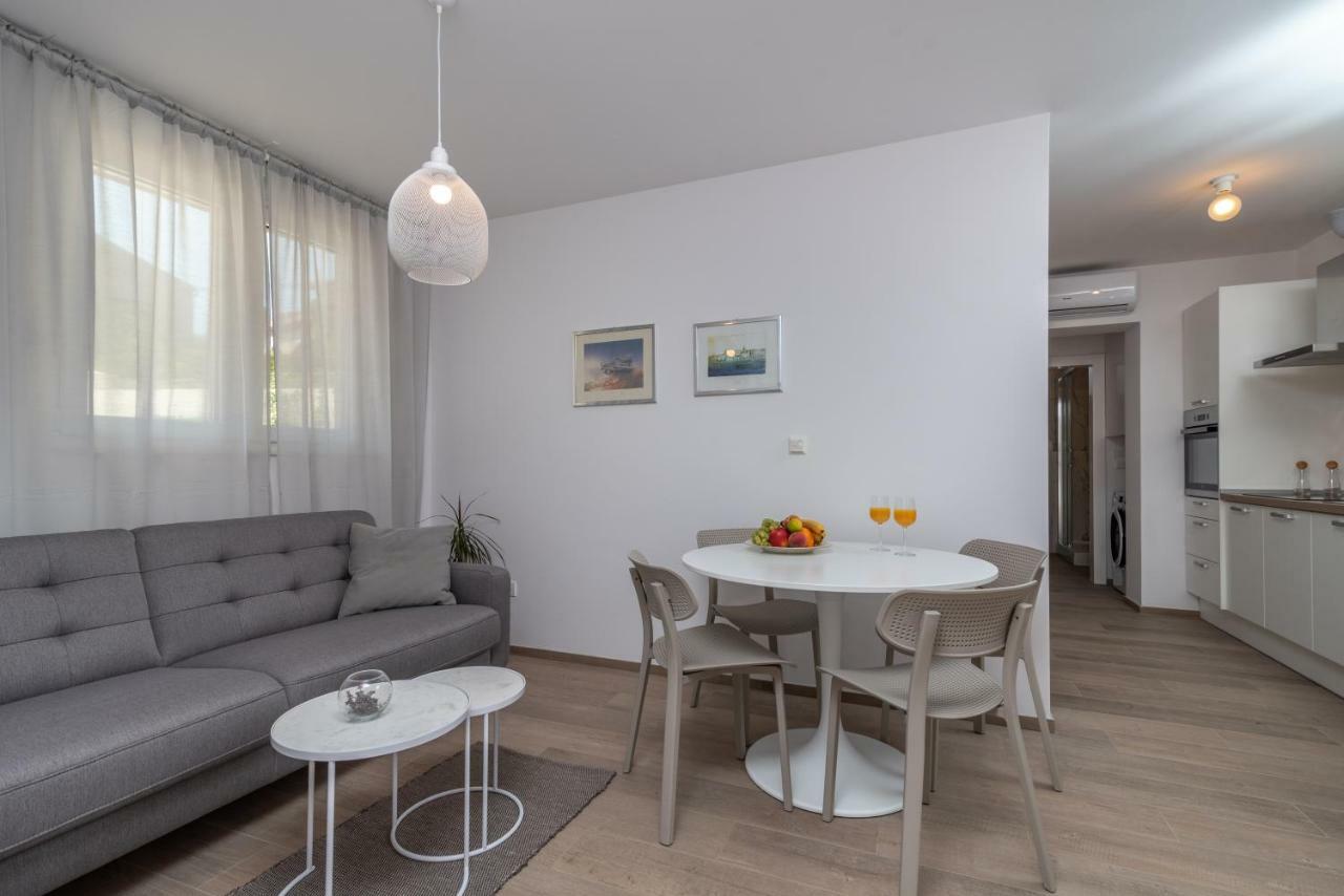 Apartments Flora טרוגיר מראה חיצוני תמונה